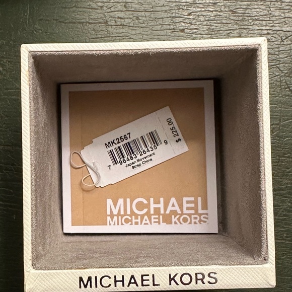 Michael Kors timepiece on snakeskin band. - Picture 5 of 6